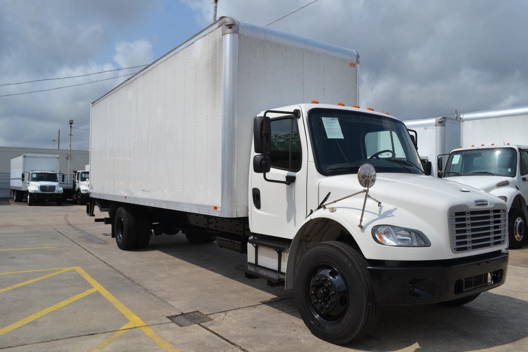 2017 WHITE /BLACK FREIGHTLINER M2-106 with an CUMMINS ISB 6.7L 240HP engine, ALLISON 2100HS AUTOMATIC transmission, located at 9172 North Fwy, Houston, TX, 77037, (713) 910-6868, 29.887470, -95.411903 - 26,000LB GVWR NON CDL, 26FT BOX, 13FT CLEARANCE , 103" X 102", MAXON 3,500LB CAPACITY ALUMINUM LIFT GATE, DUAL 50 GALLON FUEL TANKS,SPRING RIDE - Photo #2